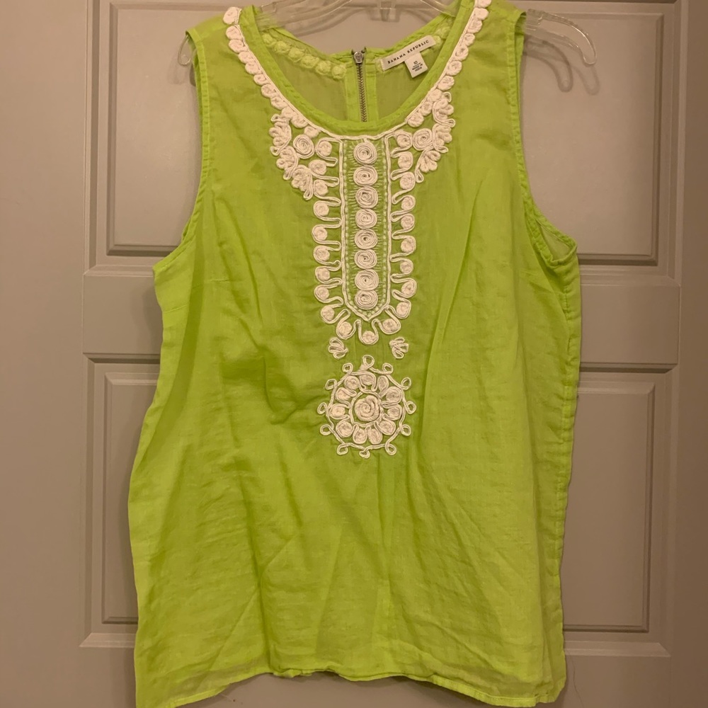 Sleeveless green BR top